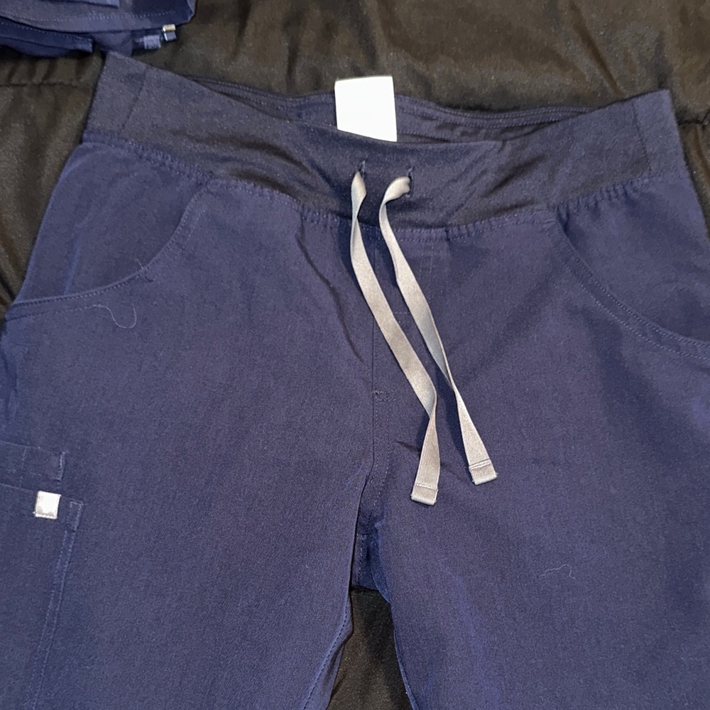Figs Kade Cargo Scrub pants; barely worn